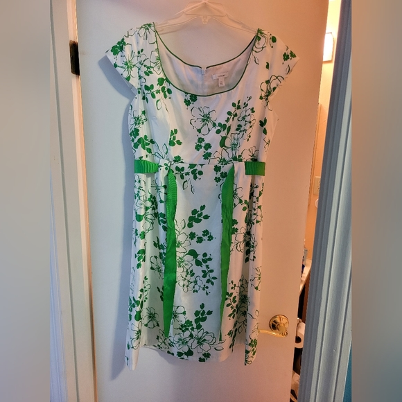 Green & White A - line floral, Dress Barn, Size 14 Dress - Picture 2 of 3